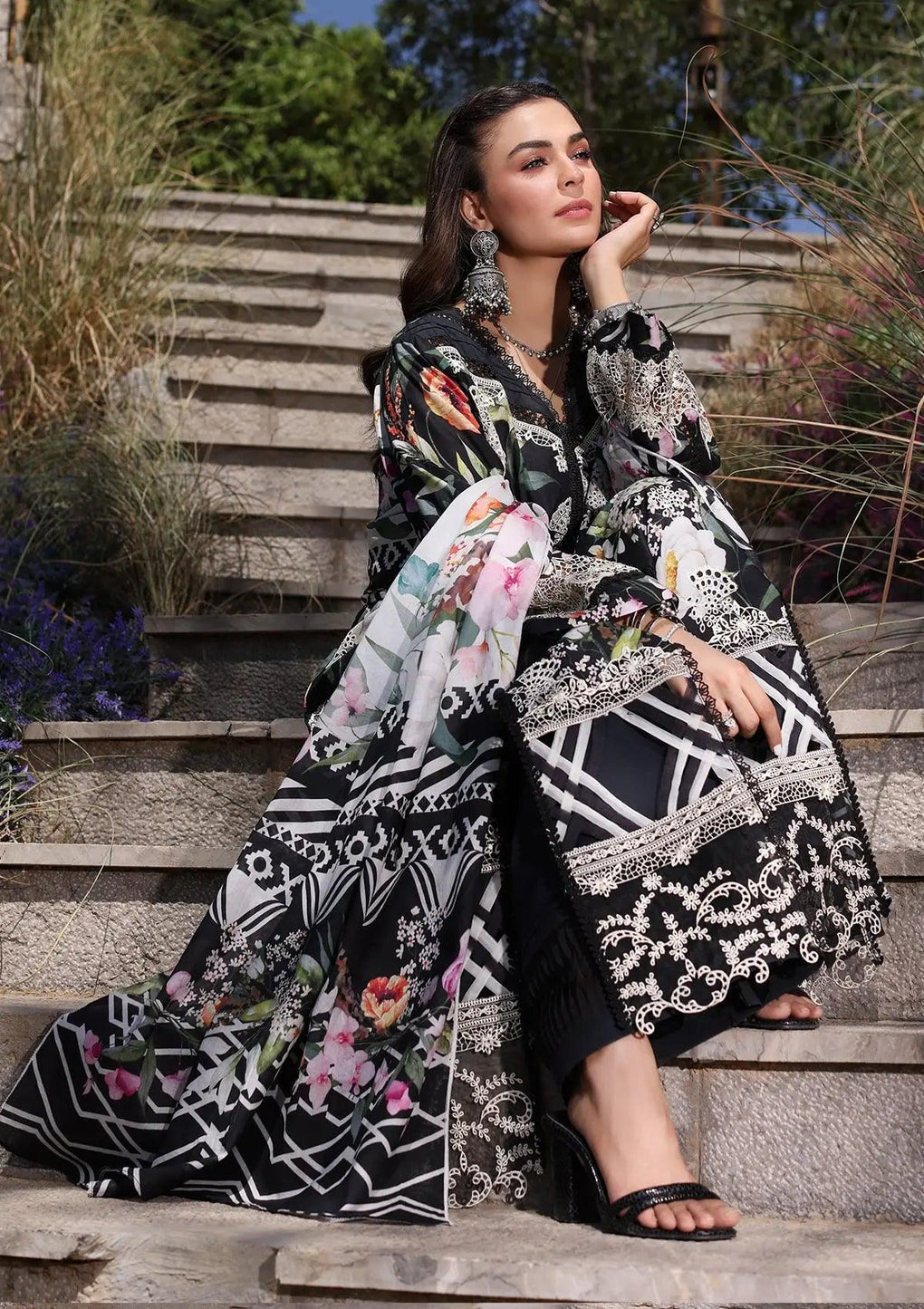 Another front image of beautifull NOIREE from ELAF's