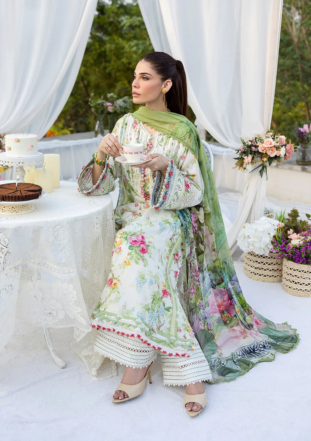Beautiful DIGITAL PRINTED CHIFFON DUPATTA FLAUNTING MULTI FLORALS.