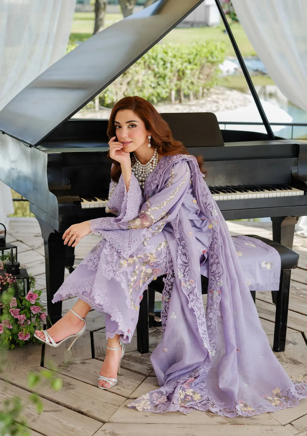 PARIS HUES EMBROIDERED ORGANZA DUPATTA BORDER looks very soft and refreshing.