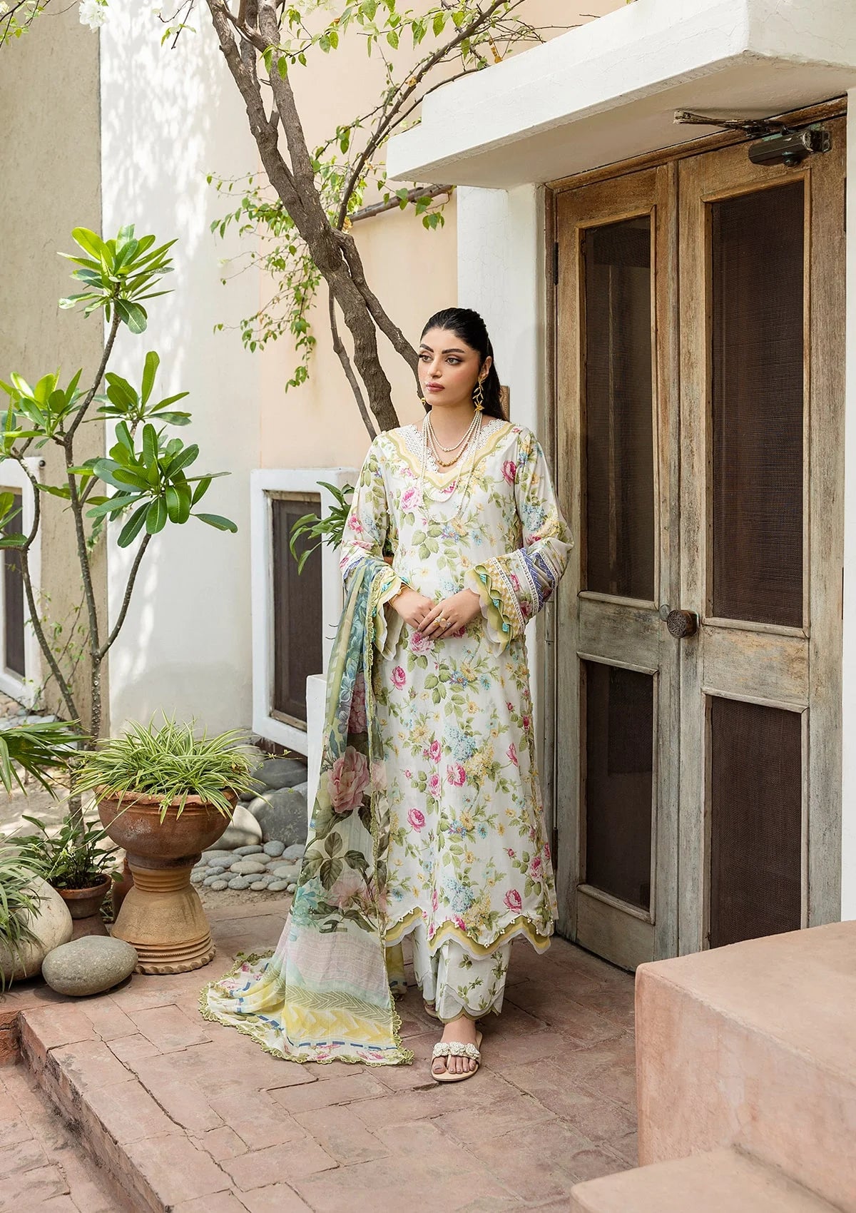 Beautiful DIGITAL PRINTED CHIFFON DUPATTA FLAUNTING GREENS FLORALS.