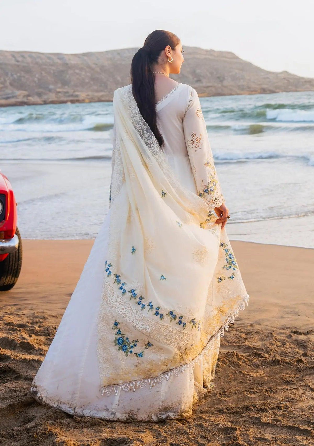 Ayra wearing this beautiful Embroidered Cotton Net dupatta ELAF 'HAI KUCH' Festive Lawn 2024 Collection.