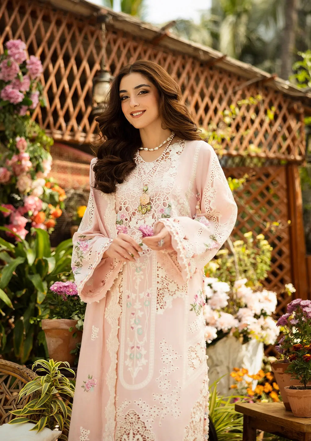 Another stunning front image of MAHGUL.