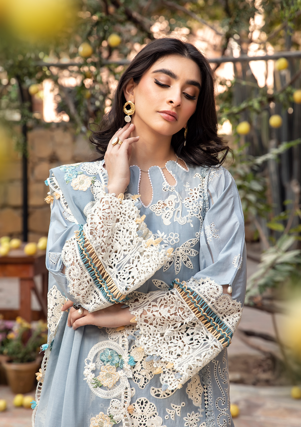 Another stunning front image of MAHVEEN.