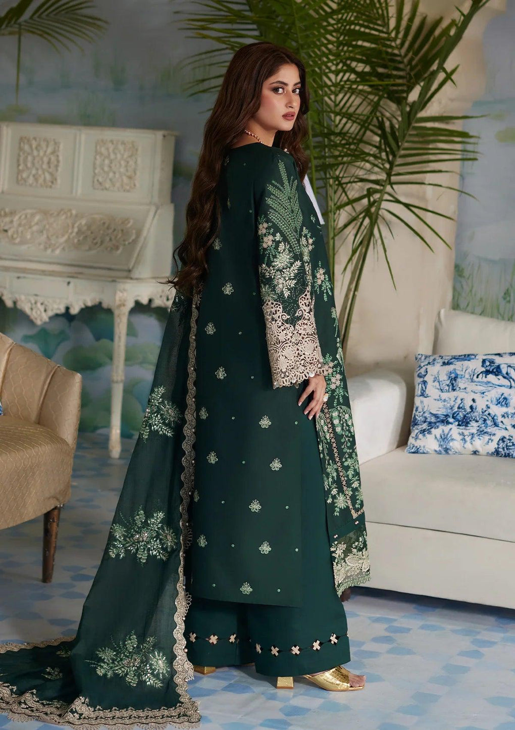 ZARIA, Embroidered back from elaf eid edit.
