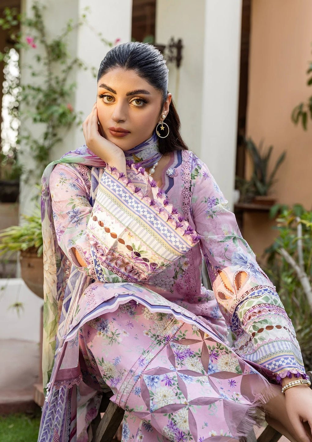 Close up image of WISTERIA DIGITAL PRINTED LAWN SLEEVES.