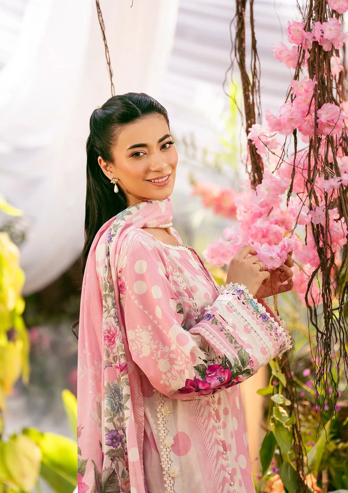 Close up image of ROSE DUSK DIGITAL PRINTED LAWN SLEEVES.