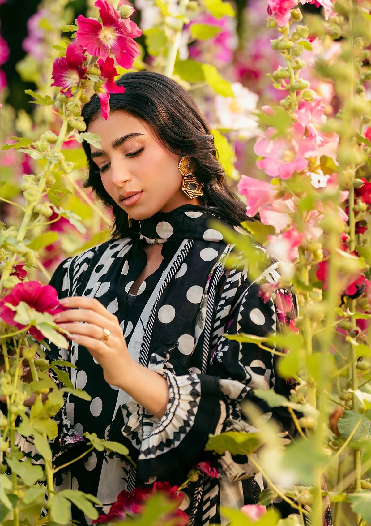 Close up image of MYSTIC NOIR DIGITAL PRINTED LAWN SLEEVES.