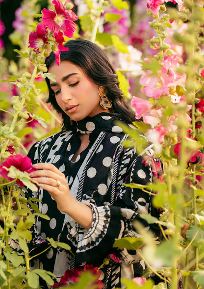 Close up image of MYSTIC NOIR DIGITAL PRINTED LAWN SLEEVES.