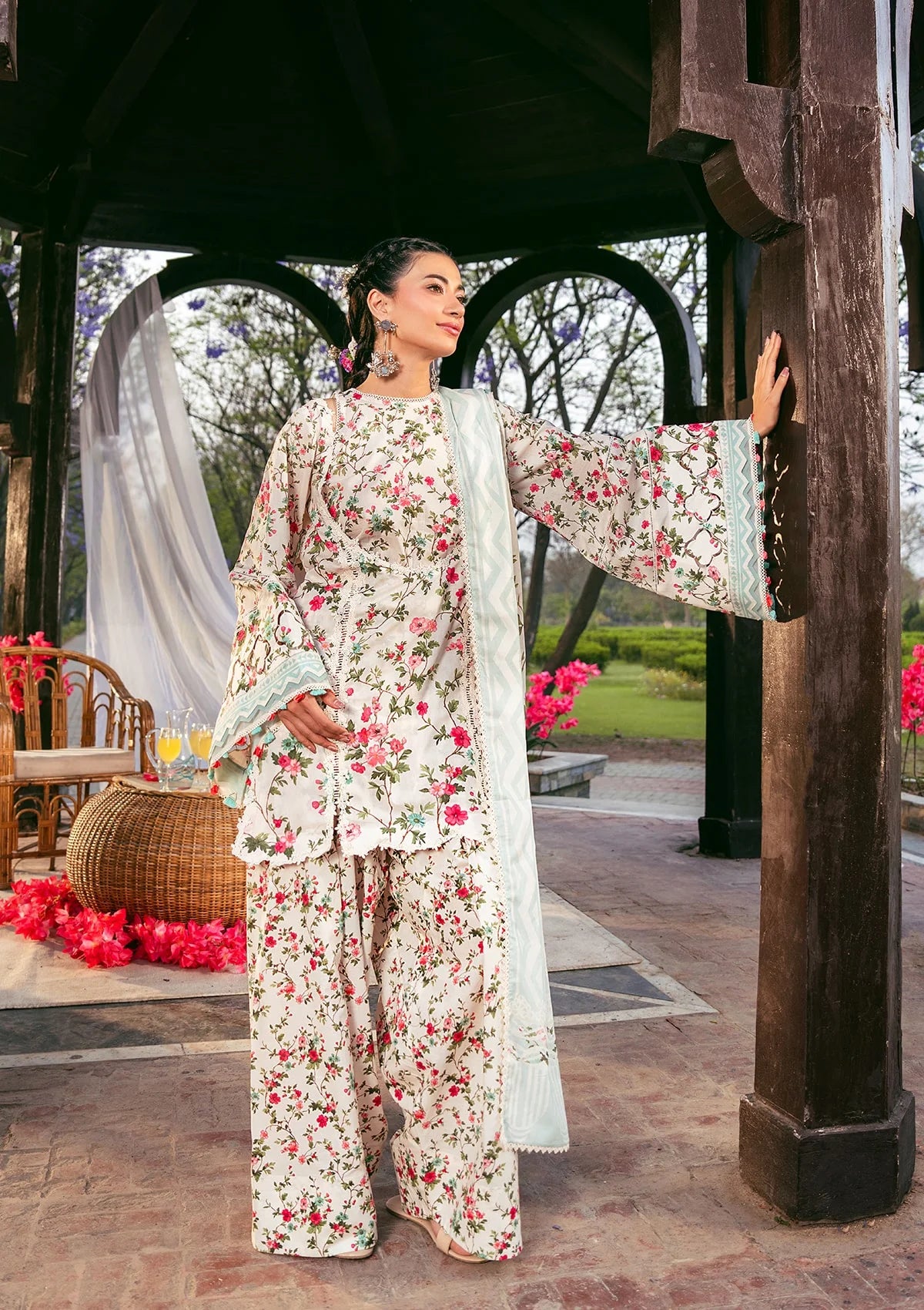 DAY BLOOM MULTI FLORALS WITH Ivory COLOR BASE.