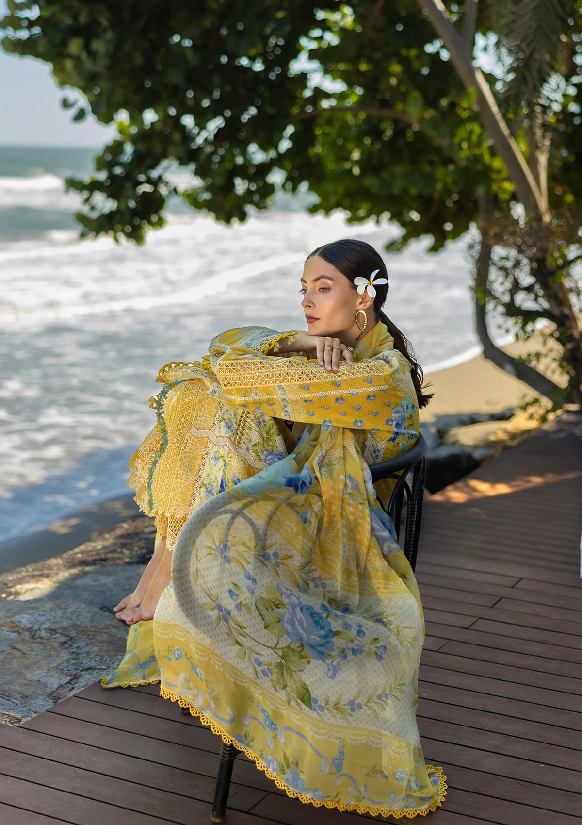 beautiful Printed Chiffon Dupatta in light florals.