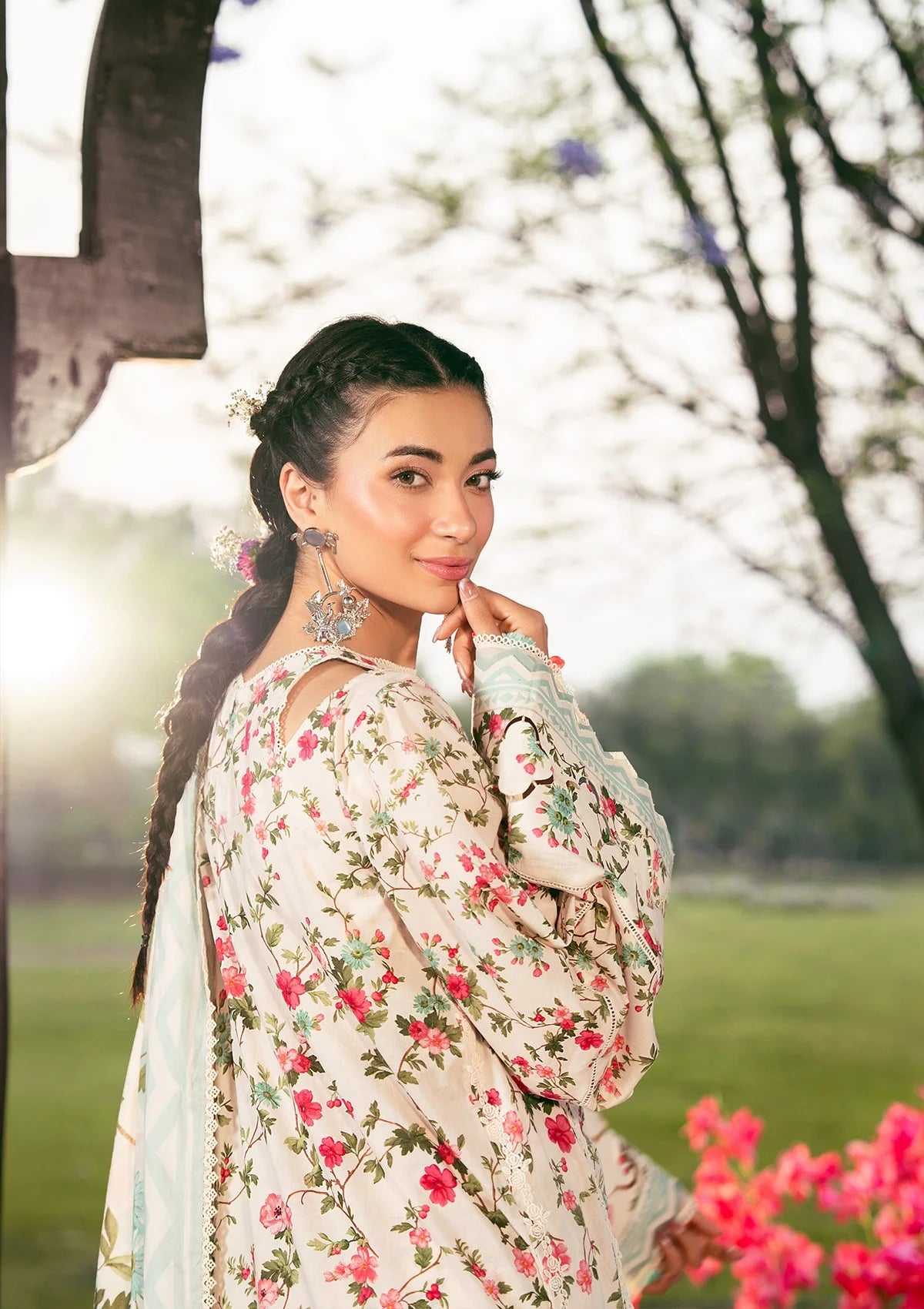 Close up image of DAY BLOOM DIGITAL PRINTED LAWN SLEEVES.