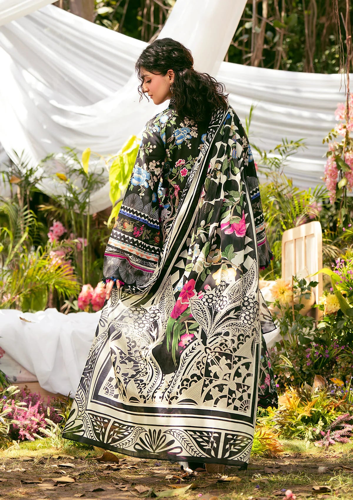 ELAROSE wearing this beautiful dupatta from ELAF PRINTS COLLECTION 2025.
