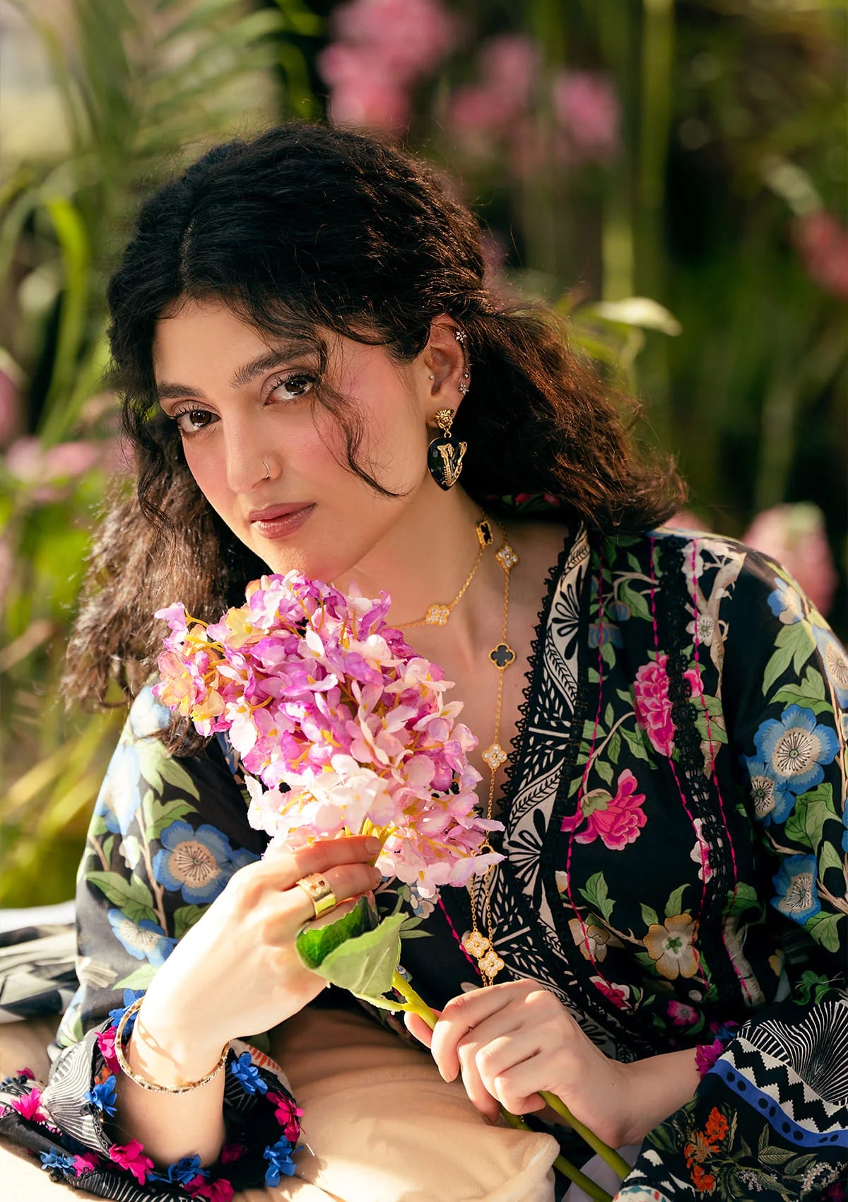 Close up image of ELAROSE DIGITAL PRINTED LAWN SLEEVES.